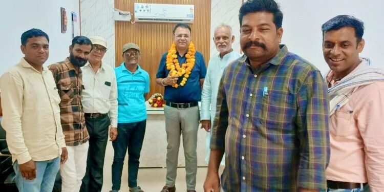 नपा मजदूर संघ ने डॉ. प्रशांत जैन को सीएमओ पद पर पदौन्नति दिये जाने पर किया स्वागत सम्मान…