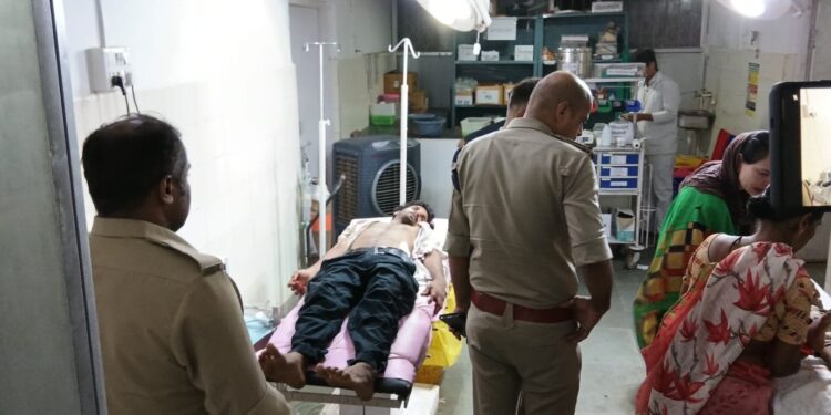 सिटी मॉल के पास युवक पर चाकू से जानलेवा हमला, रात के सन्नाटे में मची अफरा-तफरी!*