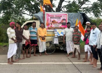 दादा धाम एक्सप्रेस की मांग को लेकर निशान पदयात्रा का दूसरा दिन, मुलताई से 35 KM चलकर आमला पंखा में होगा पड़ाव