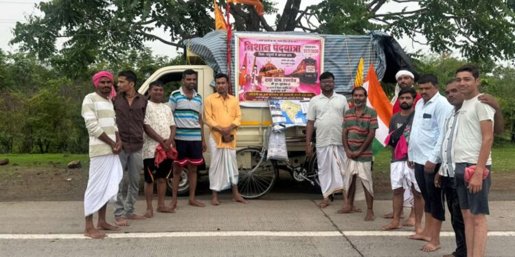 दादा धाम एक्सप्रेस की मांग को लेकर निशान पदयात्रा का दूसरा दिन, मुलताई से 35 KM चलकर आमला पंखा में होगा पड़ाव