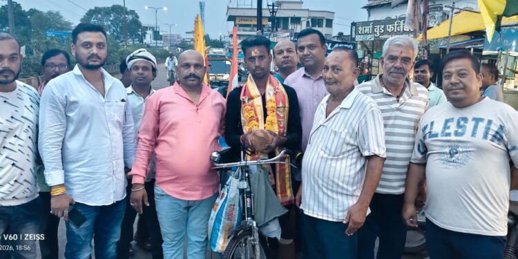 *चारधाम एवं 12 ज्योतिर्लिंग यात्रा पर निकले इंदौर निवासी रामकुमार चंदेल का पांढुरना में भव्य स्वागत*