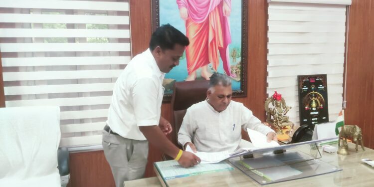 बड़वारा विधायक ने सिलौंडी कॉलेज में पोस्ट ग्रेजुएट शुरू कराने की मांग किया