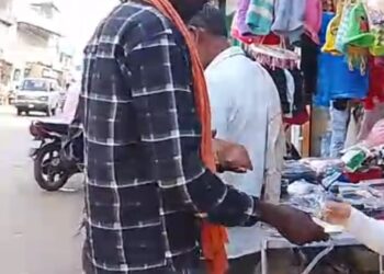 🔥 ढीमरखेड़ा में रिश्वतखोरी का ‘खेल’! पट्टे के नाम पर ₹1.40 लाख ऐंठने का आरोप, महिला पटवारी सस्पेंड—पीड़ित बोला: पैसे नहीं मिले तो परिवार संग करूंगा आत्मदाह!