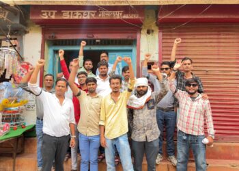 डाक विभाग को निजीकरण से बचाने और कर्मचारियों के शोषण के विरोध में राष्ट्रव्यापी आंदोलन शुरू हुआ कर्मचारियों ने काली पट्टी बांध कार्य किया