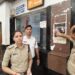 👉*कटनी पुलिस का नशा मुक्ति जनजागरूकता अभियान जारी*  👉*थाना यातायात पुलिस द्वारा मुड़वारा रेलवे स्टेशन पर यात्रियों , आटो चालकों को किया गया जागरूक, बांटे गए पंपलेट एवं कम्प्लीशन कार्ड*