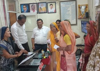 समाजजनों ने किया नगर पालिका अध्यक्ष का सम्मान, विभिन्न मांगों को लेकर सौंपा मांग पत्र