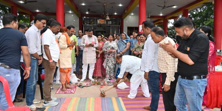 विकास की सारथी बनीं महापौर प्रीति सूरी, विवेकानंद वार्ड को दी 1.91 करोड़ की विकास सौगात* *सड़क, नाला, विद्युत पोल एवं मंदिर विकास कार्यों का हुआ भूमिपूजन* *महापौर, भाजपा जिलाध्यक्ष एवं जनप्रतिनिधियों ने विकास कार्यों को बताया जनहित का मजबूत आधार*
