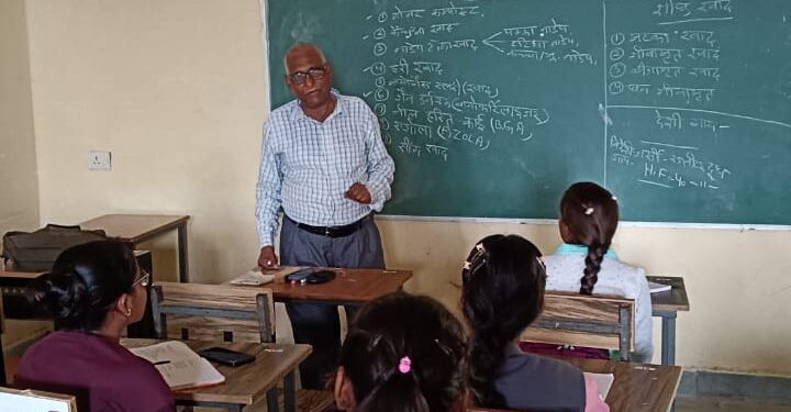 विद्यार्थियों को जैविक खेती का प्रशिक्षण दिया गया।