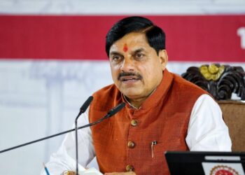 *जन विश्वास अभियान: हर शुक्रवार जनता के द्वार पहुंचेगी डॉ. मोहन सरकार*  * *सीएम डॉ. यादव की पहल -7 अगस्त से पूरे प्रदेश में शुरू होगा जन विश्वास अभियान* * *मंत्री, विधायक, कलेक्टर और अधिकारी गांव-वार्डों में पहुंचकर सुनेंगे समस्याएं* * *सरकारी योजनाओं के क्रियान्वयन की होगी जमीनी समीक्षा*