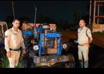 *अवैध रेत परिवहन करते ट्रैक्टर पर पुलिस की कार्रवाई, वाहन जब्त* निवार चौकी पुलिस की कार्रवाई 