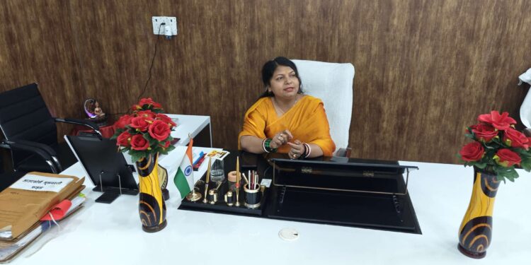 *आगामी पर्वों की तैयारियों में जुटा निगम, विद्युत व्यवस्थाओं की महापौर ने की समीक्षा* *सावन, रक्षाबंधन सहित प्रमुख पर्वों को लेकर समय रहते सभी व्यवस्थाएं सुनिश्चित करने के निर्देश*
