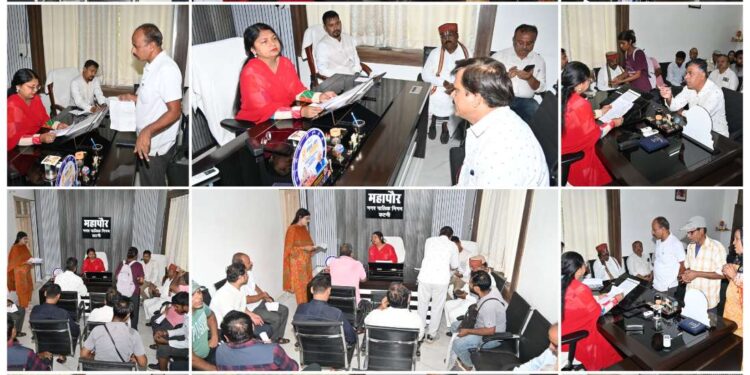 *महापौर जनसुनवाई में नागरिकों ने रखीं समस्याएं, मौके पर दिए गए त्वरित निराकरण के निर्देश* *एक ही मंच पर विभिन्न शाखाओं की मौजूदगी से शिकायतों के समाधान की प्रक्रिया हुई सरल और प्रभावी*