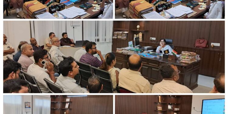 🔥 निगमायुक्त का सख्त एक्शन मोड: लंबित मामलों पर अफसरों की क्लास, अवैध कॉलोनियों और फायर सेफ्टी पर कार्रवाई के निर्देश