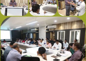 स्वास्थ्य सेवाओं में लापरवाही पर अब सीधे तय होगी जवाबदेही : कलेक्टर श्री तिवारी  कमजोर प्रगति पर वेतन कटौती से लेकर सेवा समाप्ति तक की कार्रवाई, उत्कृष्ट कार्य करने वाले स्वास्थ्यकर्मी हुए सम्मानित  मातृ-शिशु स्वास्थ्य, टीकाकरण, टीबी उन्मूलन और स्वास्थ्य सूचकांकों में सुधार पर कलेक्टर का विशेष जोर