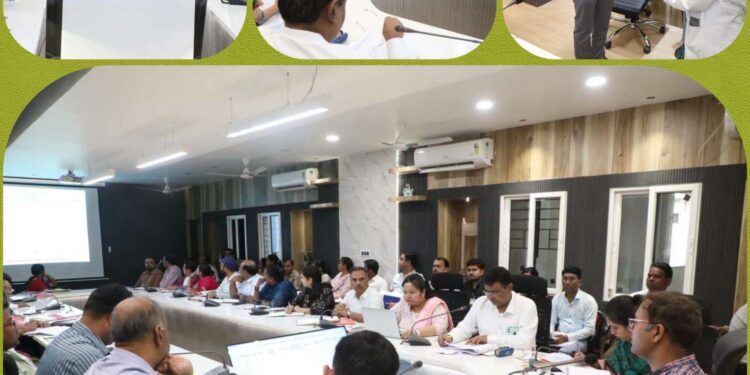 स्वास्थ्य सेवाओं में लापरवाही पर अब सीधे तय होगी जवाबदेही : कलेक्टर श्री तिवारी  कमजोर प्रगति पर वेतन कटौती से लेकर सेवा समाप्ति तक की कार्रवाई, उत्कृष्ट कार्य करने वाले स्वास्थ्यकर्मी हुए सम्मानित  मातृ-शिशु स्वास्थ्य, टीकाकरण, टीबी उन्मूलन और स्वास्थ्य सूचकांकों में सुधार पर कलेक्टर का विशेष जोर