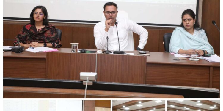 कलेक्टर का बड़ा एक्शन! राशन दुकानों में गड़बड़ी पर होगी कड़ी कार्रवाई, ITI प्राचार्य को नोटिस