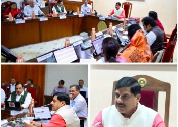 *सर्वांगीण विकास और बुनियादी ढांचे के विस्तार के लिए 2 हजार 480 करोड़ रूपये की स्वीकृति, जाने डॉ. मोहन कैबिनेट के अहम फैंसले*  – *मुख्यमंत्री डॉ. यादव की अध्यक्षता में हुई मंत्रि-परिषद की बैठक* – *आई टी पार्क स्थापना की निरंतरता को मंजूरी: 8000 को मिलेगा रोजगार* – *कर्मचारी कल्याण, पेंशन, भविष्य निधि और बीमा योजनाओं के लिए 982 करोड़ रूपये की स्वीकृति* – *सेंटर ऑफ एक्सीलेंस की स्थापना सहित विभिन्न योजनाओं के लिए 857 करोड़ रूपये की स्वीकृति* – *समर्थन मूल्य पर उपार्जन पर किसानों को बोनस भुगतान योजना की निरंतरता की स्वीकृति*