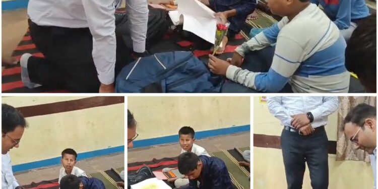 *जब छात्रों के बीच घुटनों के बल बैठे कलेक्टर… और मुस्कुराहटों से भर उठी कक्षा*