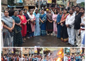 कटनी में महिला कांग्रेस का ‘हल्ला बोल’: कंगना रनौत और केंद्रीय मंत्री के खिलाफ फूटा गुस्सा, सांकेतिक पुतला फूंककर जमकर किया विरोध