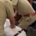 🚨 लड़की की जान बचाने के लिए रुकवाई ट्रेन, स्टेशन मास्टर को मिली पिटाई! RPF जवानों पर गंभीर आरोप
