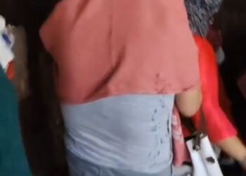 VIDEO स्पा सेंटर पर पुलिस का बड़ा छापा! 23 लड़कियां और 5 लड़के मिले, लड़के गिरफ्तार… लड़कियां रिहा, कार्रवाई पर उठे सवाल