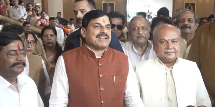 *UCC को लेकर सीएम डॉ. यादव ने साधा विपक्ष पर निशाना, कहा- इस पर रुख स्पष्ट करे कांग्रेस* – *हर विषय को हिंदू-मुस्लिम, वोट बैंक के नजरिए से देखती है कांग्रेस* – *समान नागरिक संहिता पर सभी धर्मों के लोगों ने खुलकर रखे विचार*