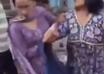 डिप्टी कमिश्नर को एंटी करप्शन की टीम ने गिरफ्तार किया है. 50 हजार रुपये की रिश्वत लेते रंगे हाथ पकड़ी गई हैं. मैडम व्यापारी की फाइल में रिटर्न भरने और GST की फाइल निस्तारण के लिए घुस ले रही थी.