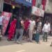 देखे VIDEO होटल में पति ने पत्नी को उसके बॉयफ्रेंड संग पकड़ा। बॉयफ्रेंड की सड़क पर पिटाई की।