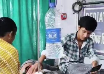 डिंडोरी जिला अस्पताल में 2 लीटर की पानी की बोतल से मरीज को ड्रिप? वायरल वीडियो ने खड़े किए सवाल