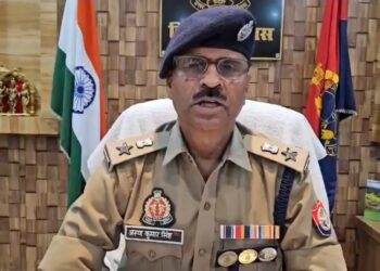 साल की लड़की के साथ 3 बाइकर्स ने सामूहिक बलात्कार किया है. VIDEO