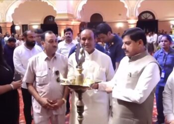 मुख्यमंत्री डॉ. मोहन यादव ने भोपाल स्थित कुशाभाऊ ठाकरे सभागार में अंतर्राष्ट्रीय बाघ दिवस के अवसर पर आयोजित राज्य स्तरीय कार्यक्रम का शुभारंभ दीप प्रज्ज्वलित कर  किया।