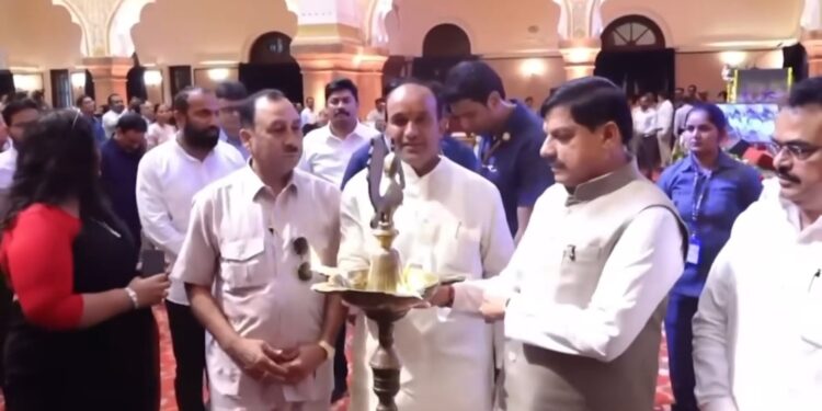 मुख्यमंत्री डॉ. मोहन यादव ने भोपाल स्थित कुशाभाऊ ठाकरे सभागार में अंतर्राष्ट्रीय बाघ दिवस के अवसर पर आयोजित राज्य स्तरीय कार्यक्रम का शुभारंभ दीप प्रज्ज्वलित कर  किया।