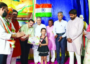 सेनानियों के बलिदान से मिली आजादी अशोक विश्वकर्मा शहीद स्मारक में उत्साह से मनाया गया स्वतंत्रता दिवस