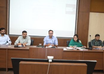 अधूरी तैयारी और लापरवाही बर्दाश्त नहीं- कलेक्टर श्री तिवारी  तीन अधिकारियों को कारण बताओ नोटिस जारी करने के निर्देश