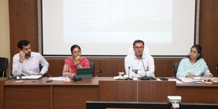 फार्मर आई-डी बनाने के कार्य में लापरवाही पर पटवारियों पर होगी कार्यवाही
