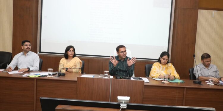 गरिमापूर्ण रुप से हो स्वतंत्रता दिवस कार्यक्रम का आयोजन- कलेक्टर श्री तिवारी स्वतंत्रता दिवस मुख्य समारोह की तैयारियों के संबंध में बैठक संपन्न