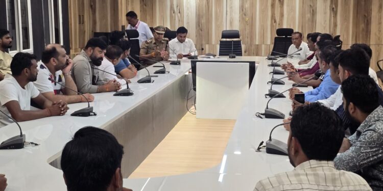ओवरलोड, ओवरस्पीड, शराब पीकर वाहन चलाने और अवैध पार्किंग पर चलेगा सख्त अभियान “सड़क सुरक्षा से नहीं होगा कोई समझौता”— कलेक्टर श्री आशीष तिवारी एवं पुलिस अधीक्षक श्री अभिनय विश्वकर्मा के निर्देश