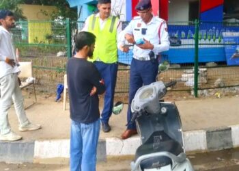 50 हजार की स्कूटी पर 10 लाख का चालान! 96 ट्रैफिक नियम उल्लंघनों के बाद पुलिस ने किया सीज
