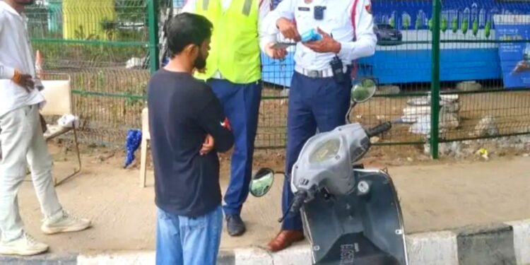 50 हजार की स्कूटी पर 10 लाख का चालान! 96 ट्रैफिक नियम उल्लंघनों के बाद पुलिस ने किया सीज