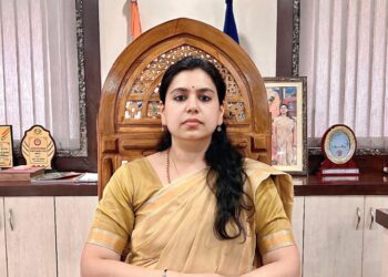 “मूर्ख थी जो सोचा था कुछ देने आई हूँ…” IAS दिव्या मित्तल की विदाई पोस्ट हुई वायरल