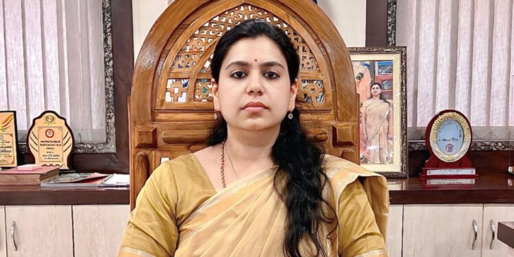 “मूर्ख थी जो सोचा था कुछ देने आई हूँ…” IAS दिव्या मित्तल की विदाई पोस्ट हुई वायरल
