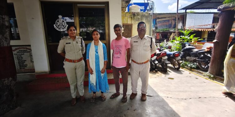*ऑपरेशन मुस्कान के तहत कोतवाली पुलिस द्वारा गुमशुदा महिला को चंद घण्टो मे दस्तयाव कर परिजनो के सुपुर्द किया गया*
