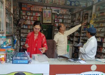 औषधि प्रशासन की कार्रवाई: मेडिकल स्टोर्स पर औचक छापेमार निरीक्षण   कलेक्टर तिवारी के निर्देश पर कार्रवाई,बिना पर्चे कफ सिरप और फार्मासिस्ट की अनुपस्थिति में शेड्यूल दवाओं की बिक्री पर सख्त चेतावनी