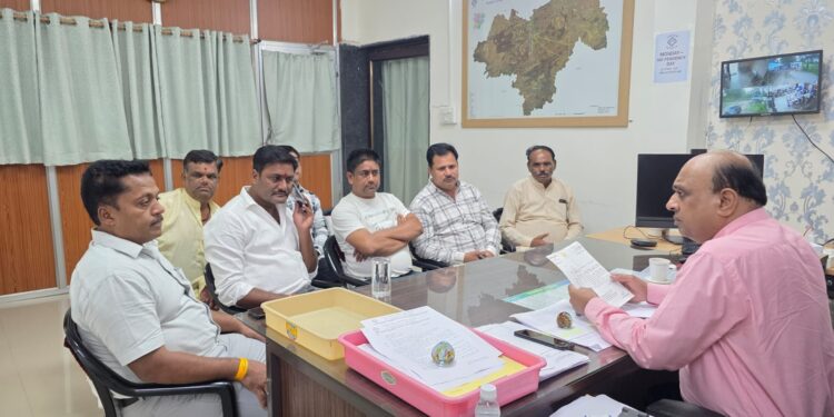 क्षेत्र में हो रही रही बार बार लाइट ट्रिपिंग सहित ब विद्युत समस्या को लेकर बड़वारा विधायक ने अधीक्षण यंत्री से मुलाकात कर आवश्यक निर्देश प्रदान किया