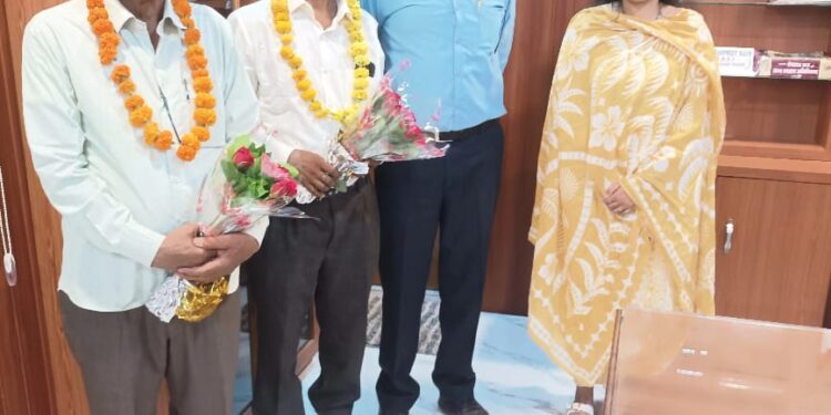 *अर्धवार्षिकी आयु पूर्ण कर सेवानिवृत्त हो चुके लोकसेवकों से जिला पंचायत सीईओ ने संवाद कर, सेवाकाल के साझा किए अनुभव, किया सम्मानित*