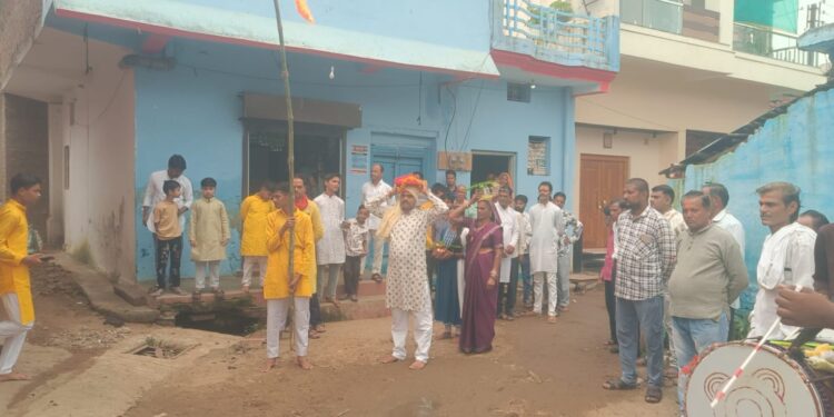 श्री बाला जी मंदिर मैं श्री राम चरित मानस पाठ शुरू सुबह प्रभातफेरी में बैंड बाजा साथ पूरे गांव भ्रमण