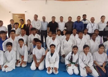 विकासखंड स्तरीय कराटे प्रतियोगिता संपन्न*  *राम शांति विद्या मंदिर के छात्राओं का रहा दबदबा*