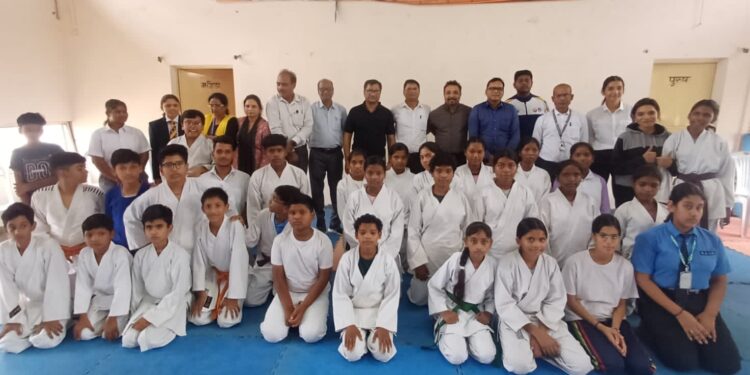 विकासखंड स्तरीय कराटे प्रतियोगिता संपन्न* *राम शांति विद्या मंदिर के छात्राओं का रहा दबदबा*