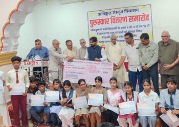 ऋषिकुल न्यास ने बांटे 50 छात्रों को 1.50 लाख के पुरुस्कार,जीतने वालो में 3 मुस्लिम छात्र शामिल,संस्कृत की सीख है सत्यं वद,धर्मं चर: प्रवीण शर्मा अध्यक्ष युवा आयोग