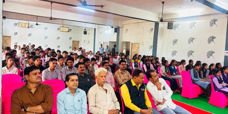 भविष्य ज्योति सम्मान समारोह में ‘151’ मेधावी छात्र-छात्राओं का सम्मान..।